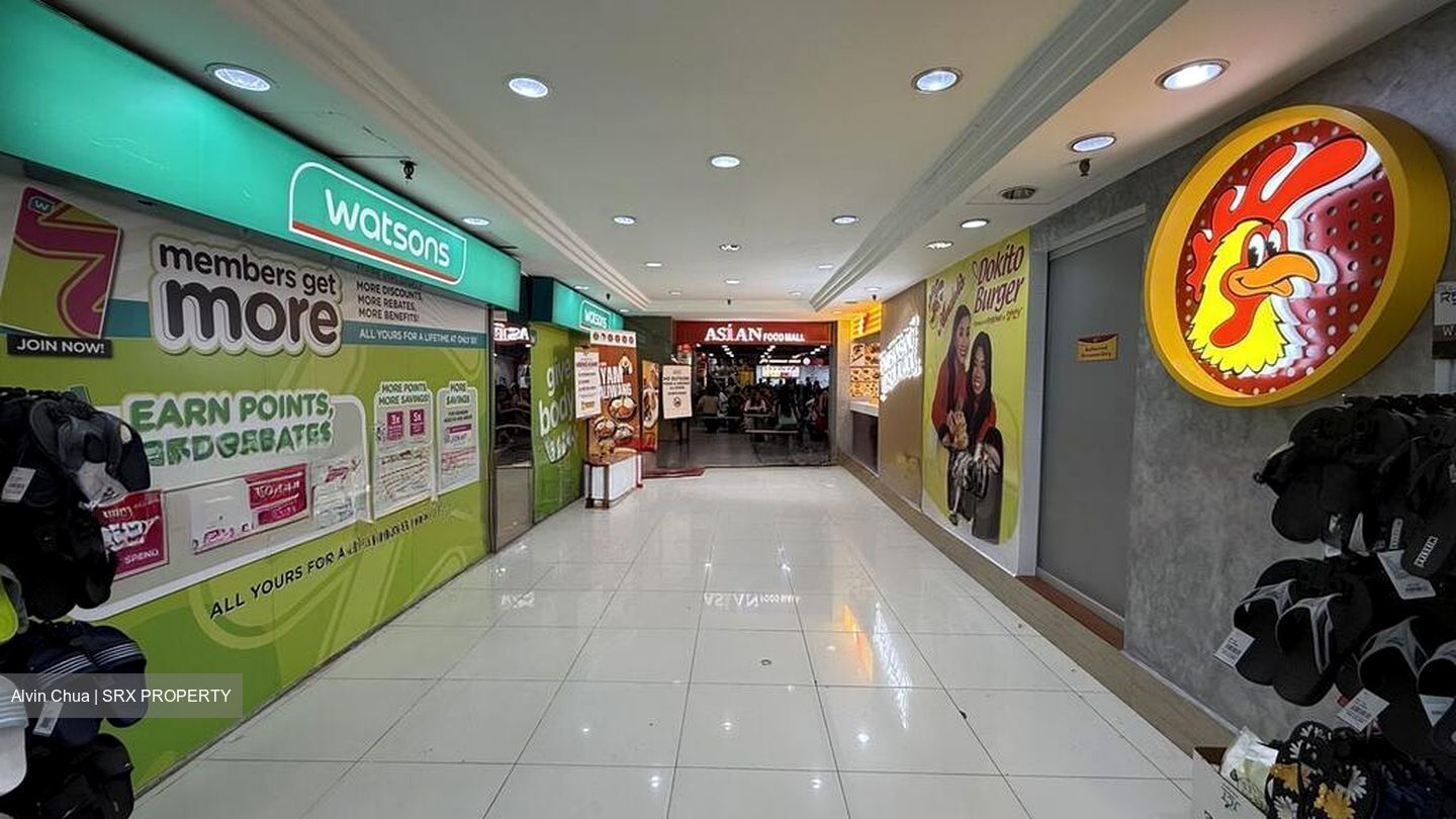 Lucky Plaza (D9), Shop House #628802301